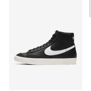 Nike Blazer Mid ‘77 Vintage black sneakers, size 10.5